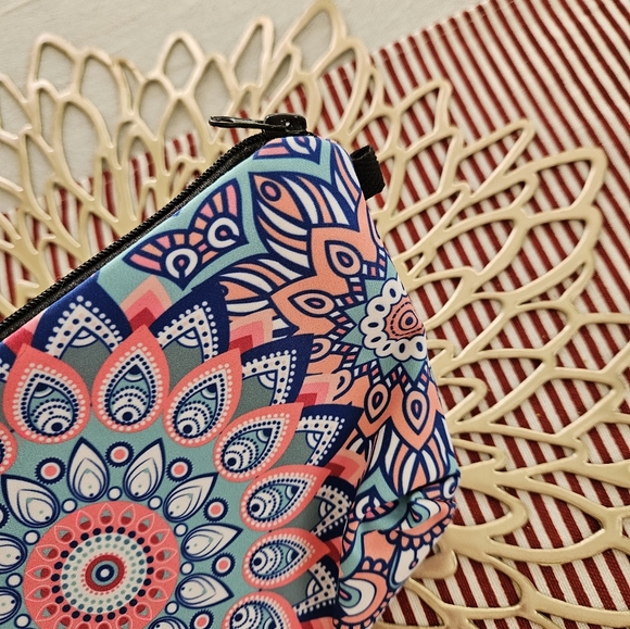 Makeup Bag with zipper close - Picture 5 of 5